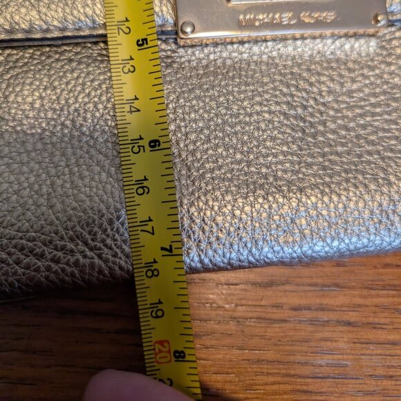 Michael Kors Purse Metallic Large Clutch Shoulder Bag in Gold with Chain Strap - Picture 6 of 8